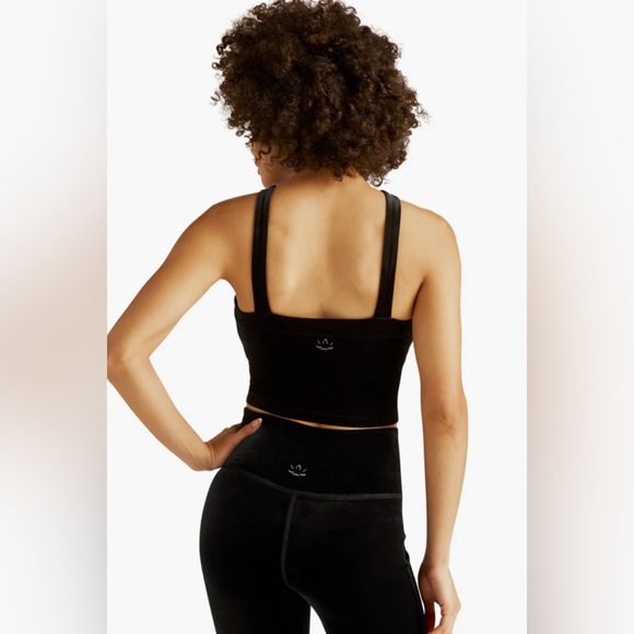 NWT! Beyond Yoga velvet converge cropped tank black size XS - Picture 3 of 7